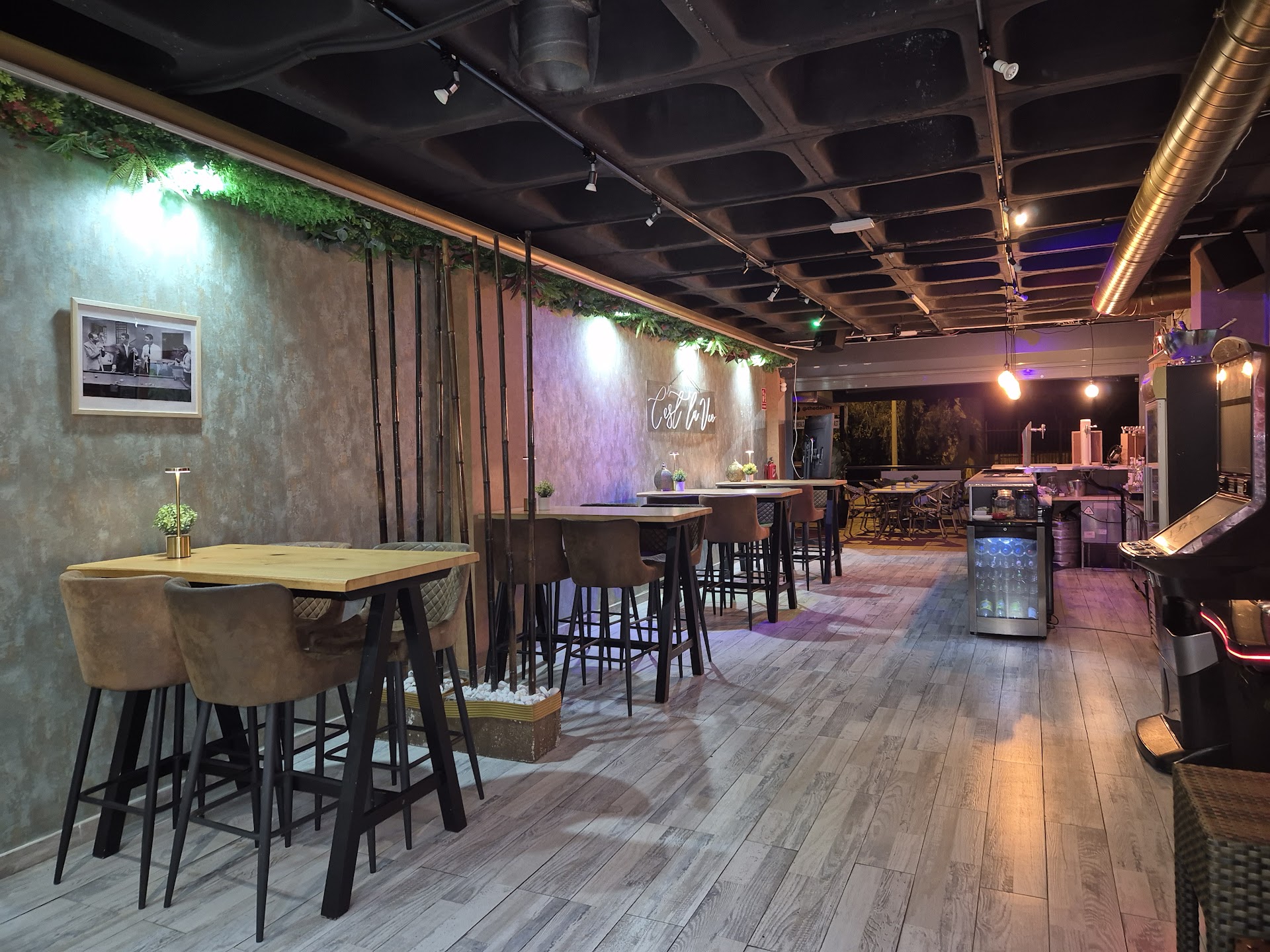 MANY'S BAR by Don Vito
