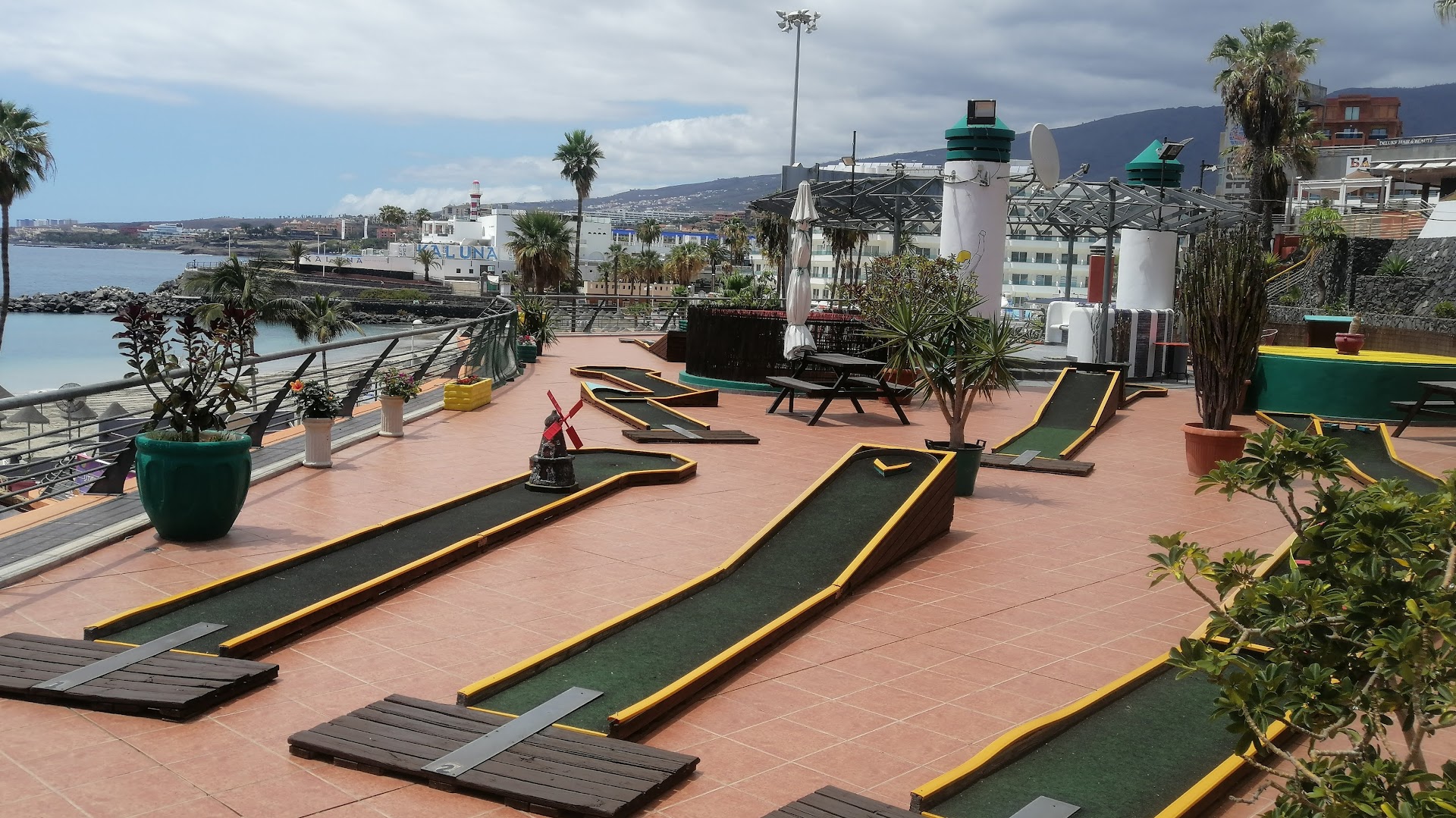 Mini-golf