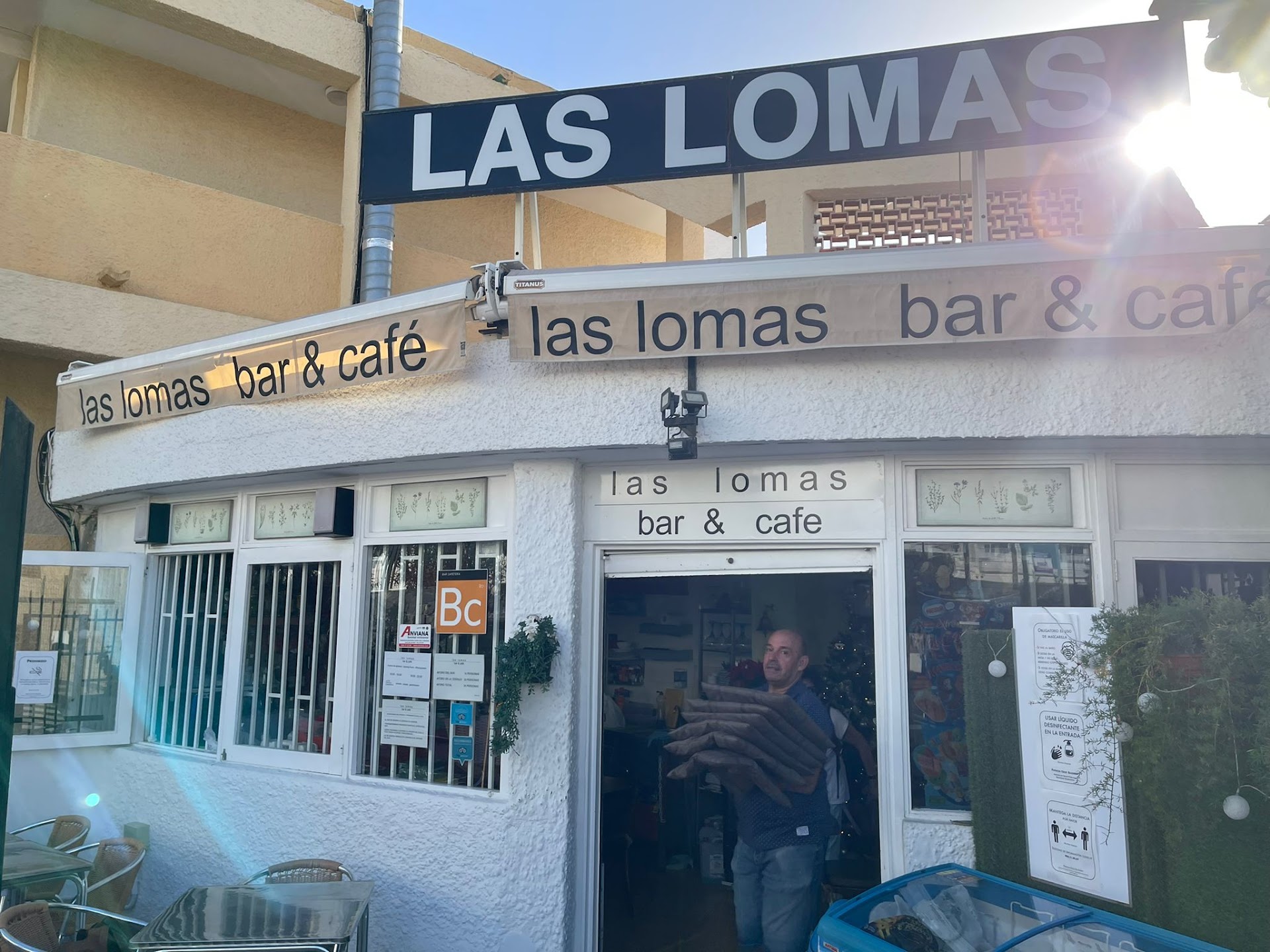 Las Lomas Bar Cafe
