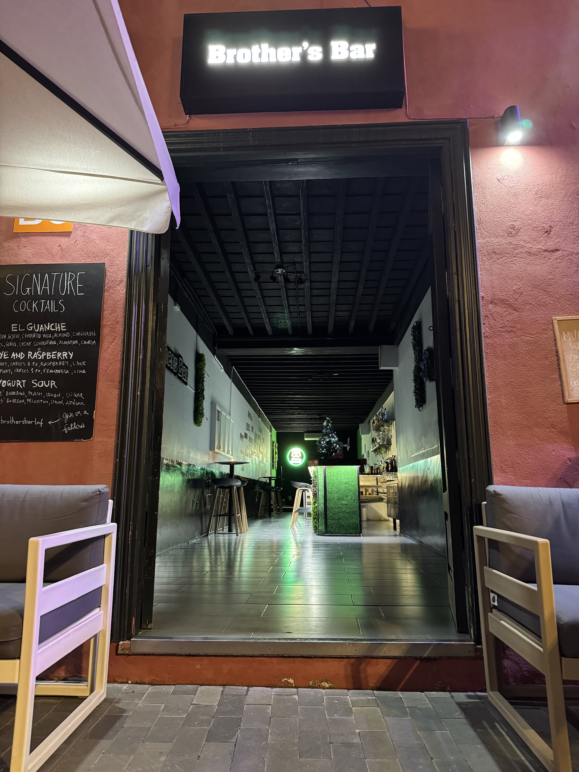 Brothers Bar