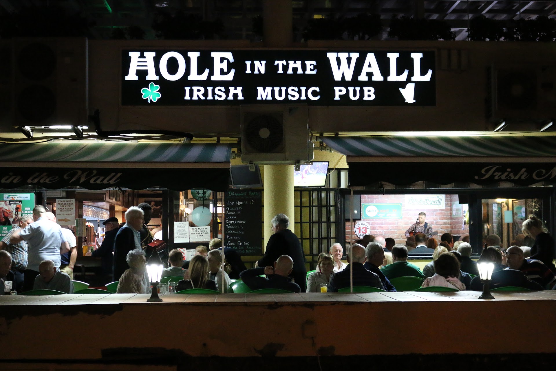 Pub Irlandés Hole in the Wall